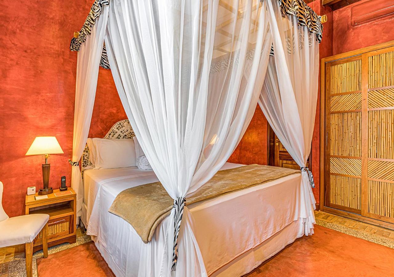 Dpny Beach Hotel & Spa Ilhabela Kültér fotó A bed with a mosquito net