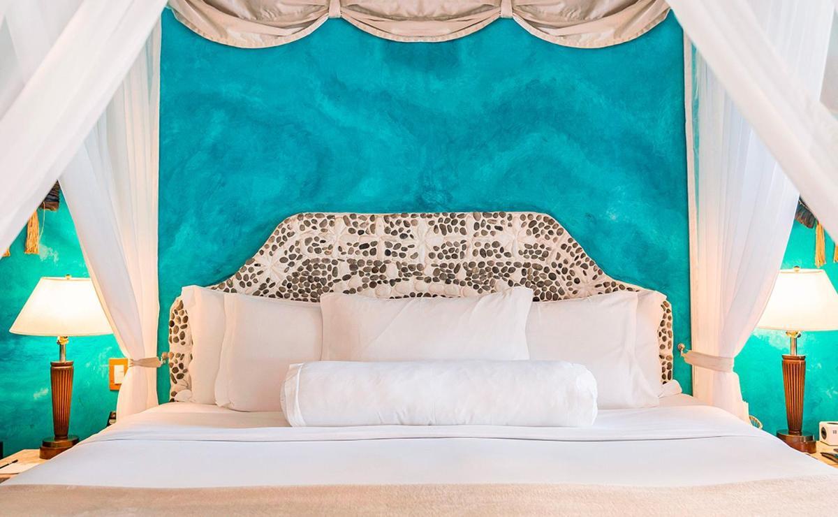 Dpny Beach Hotel & Spa Ilhabela Kültér fotó A bed with a headboard