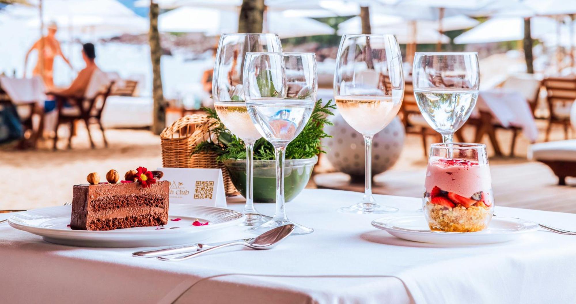 Dpny Beach Hotel & Spa Ilhabela Kültér fotó A typical wine and dessert pairing
