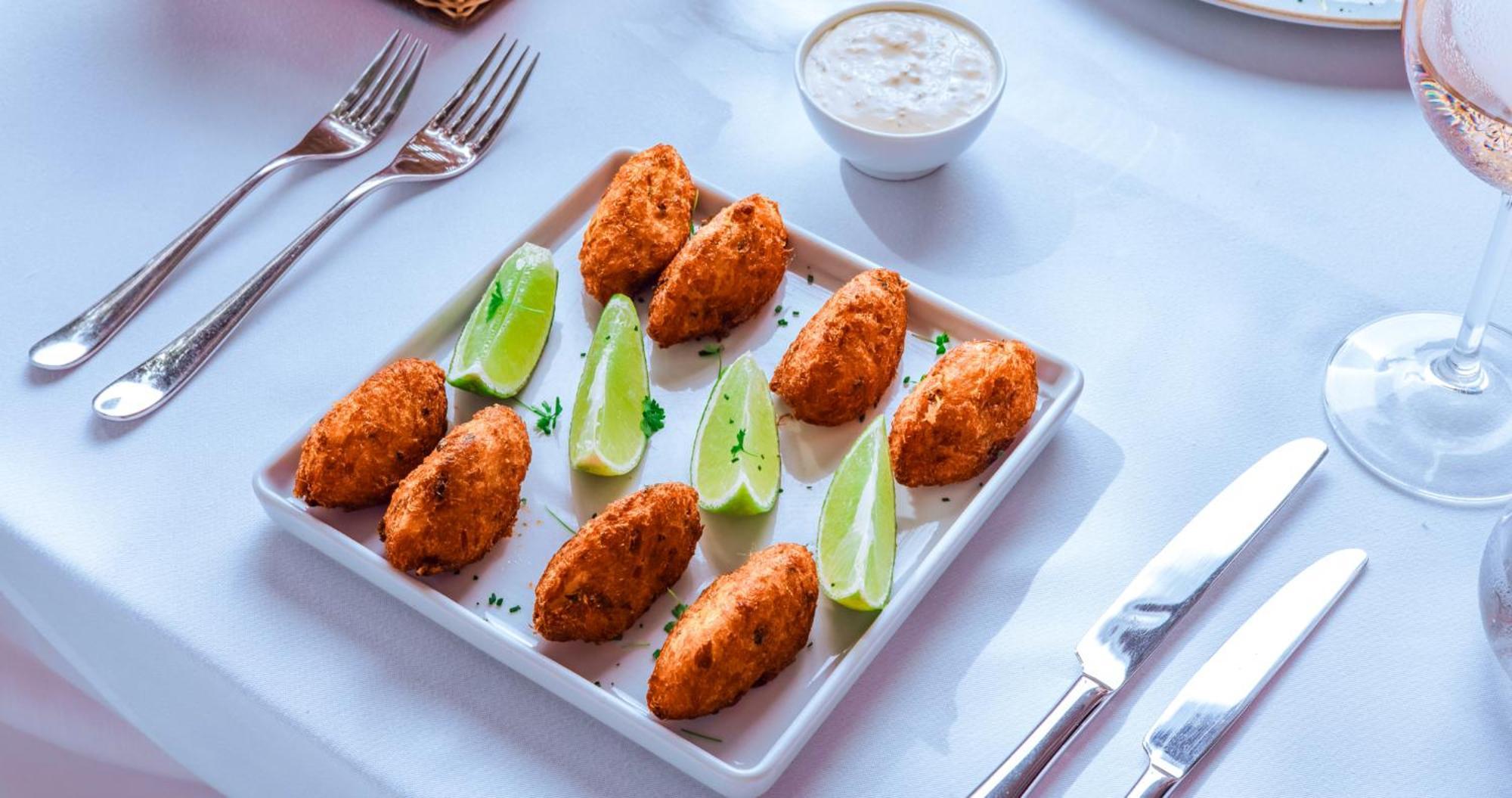 Dpny Beach Hotel & Spa Ilhabela Kültér fotó Crab cakes