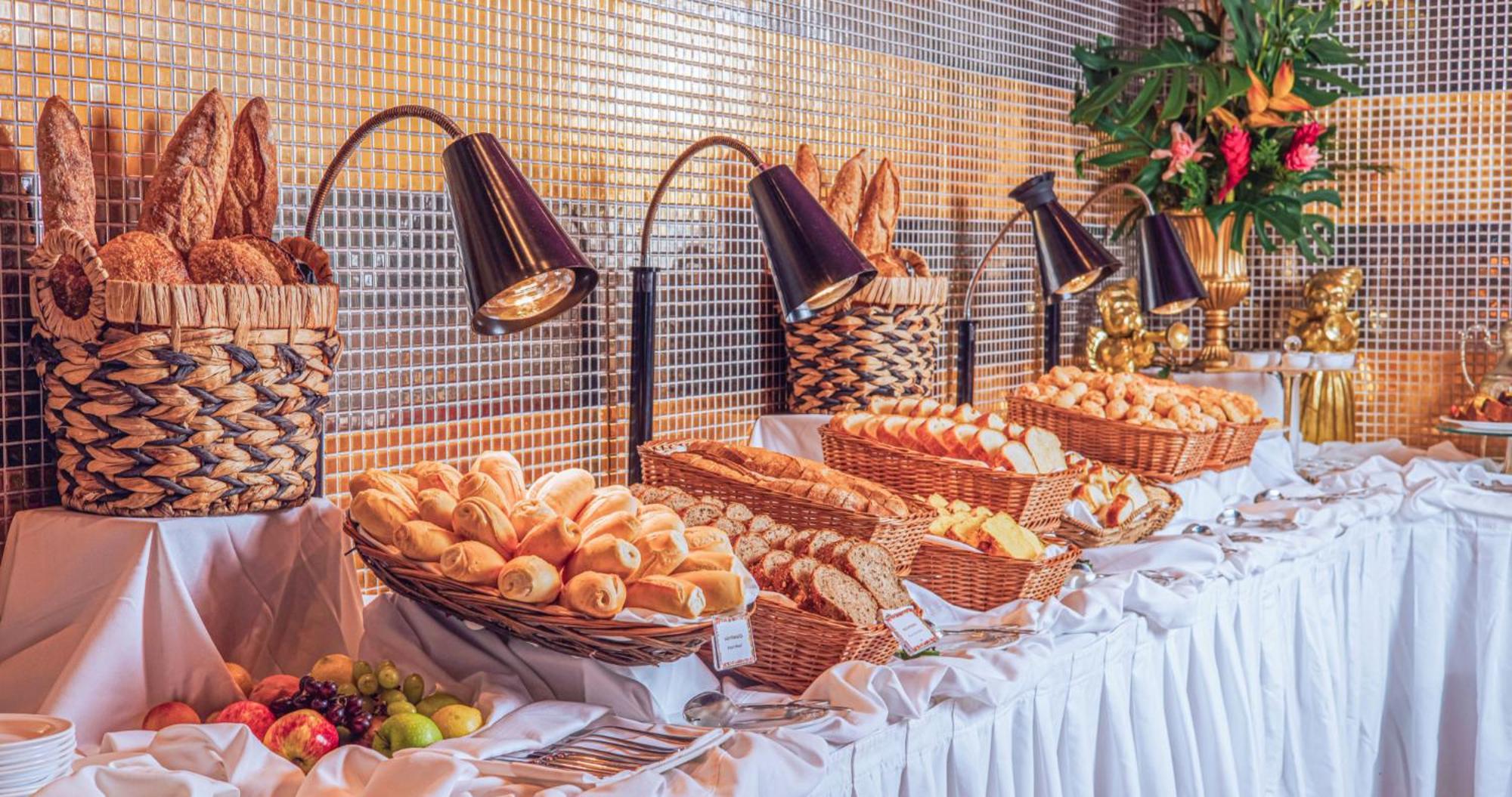 Dpny Beach Hotel & Spa Ilhabela Kültér fotó A buffet at a hotel